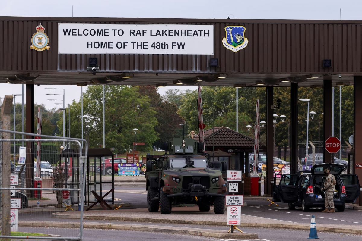 Light armored vehicle at the entrance of RAF Lakenheath, which hosts US Air Force (USAF) personnel and units, in Lakenheath, Suffolk, Britain, September 27, 2026. (REUTERS/Chris Radburn)