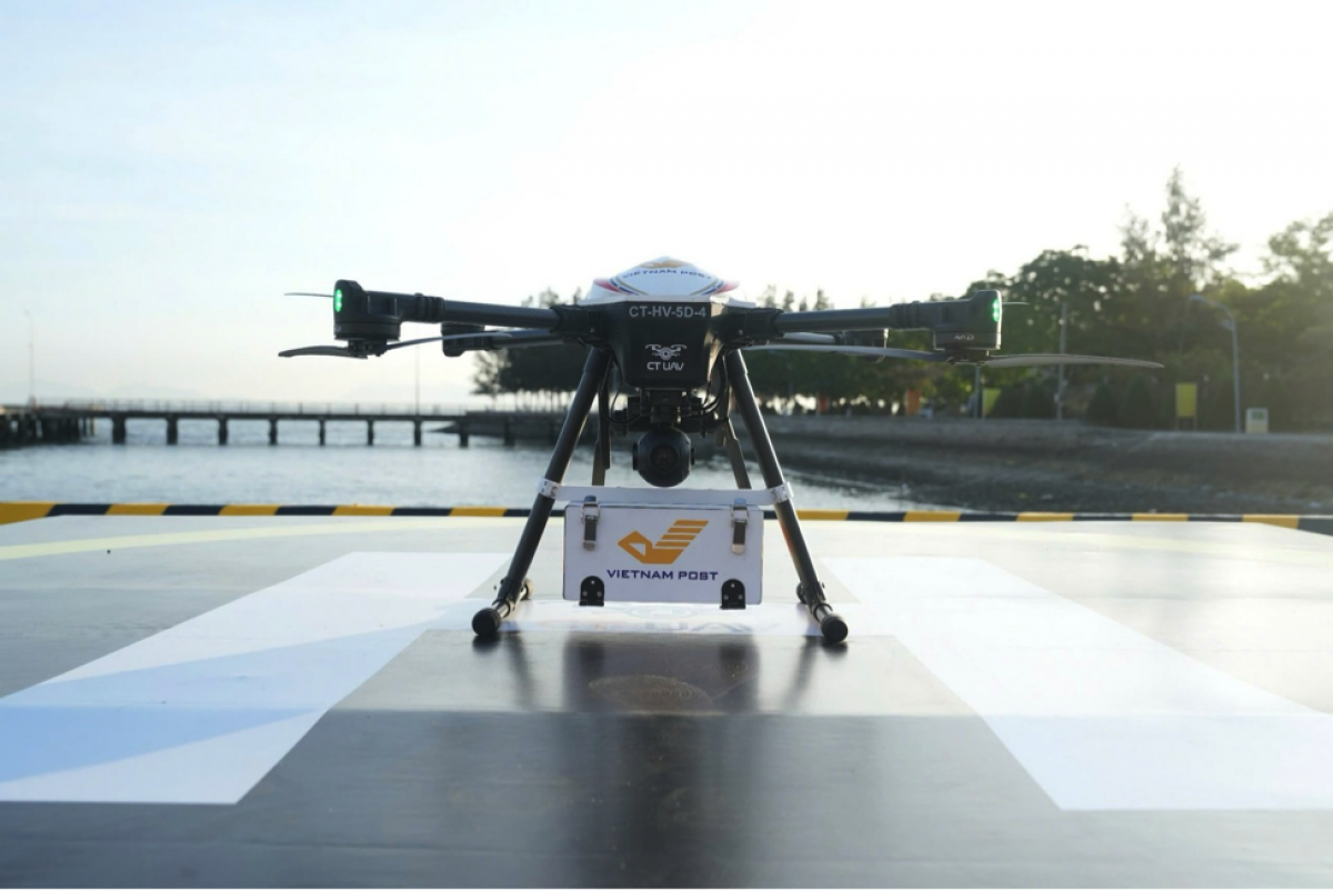 El 12 de febrero de 2026, el servicio postal de Vietnam realizó por primera vez el envío de paquetes por vía aérea sobre el mar, utilizando un dron de la empresa CT UAV. Foto: mst.gov.vn