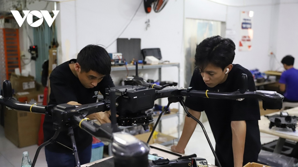 Многоцелевой беспилотный летательный аппарат Hera компании RealTimes Robotics Vietnam полностью разработан вьетнамскими инженерами. Фото: VOV.