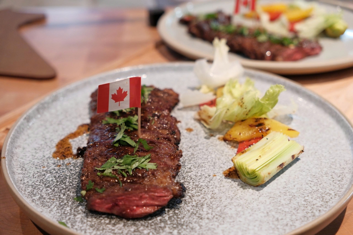 
Canadian outside skirt beef paired with a herb marinade from northwestern Vietnam (Photo courtesy of Tran Le Thanh Thien)
