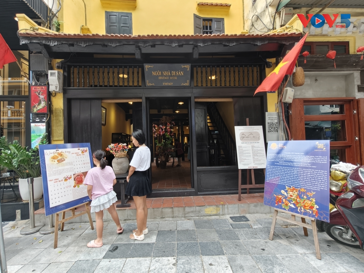 .Di Rumah Warisan No. 87, Jalan Ma May, wisatawan dapat menikmati suasana sederhana dan khas kehidupan masyarakat di kawasan Kota Kuno Hanoi.