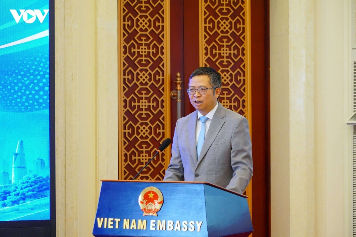 Phát biểu tại chương trình, Đại sứ Việt Nam tại Trung Quốc Phạm Thanh Bình gửi gắm kỳ vọng vào các tân sinh viên 2026