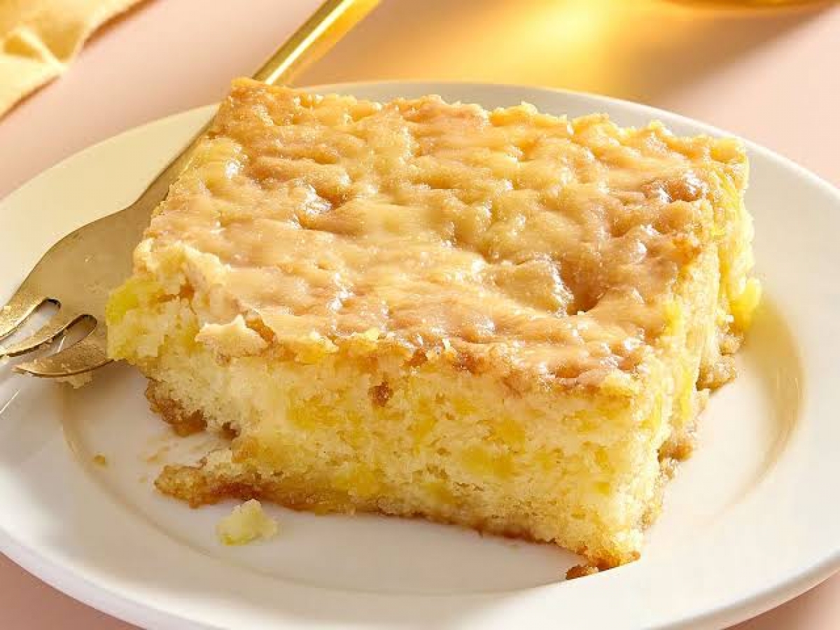 Pineapple cake (Photo:tasteofthesouthmagazine.com)