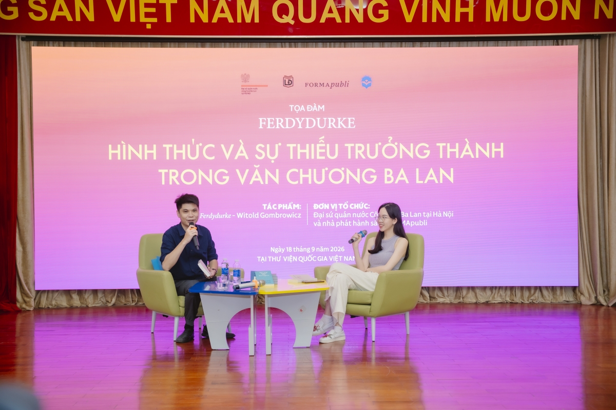 Cũng tại buổi ra mắt sách, tọa đàm Ferdydurke - hình thức và sự thiếu trưởng thành trong văn chương Ba Lan do hai nhà văn Đức Anh và Hiền Trang làm diễn giả...