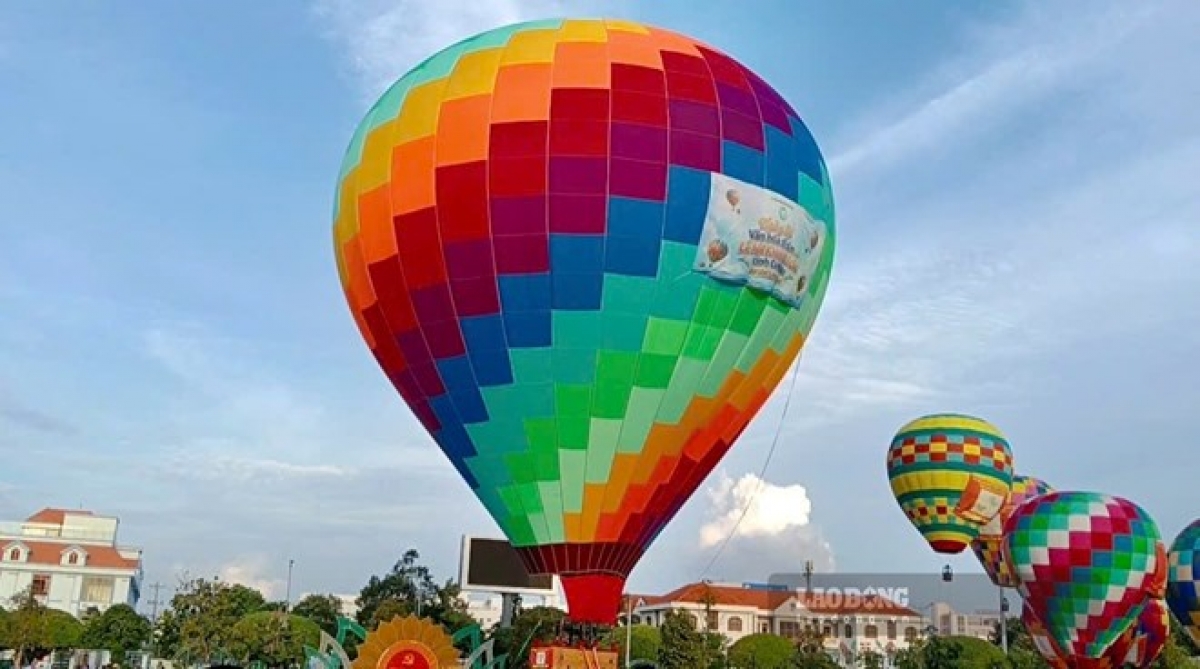 ก่าเมาเปิดตัวบอลลูนเพื่อการท่องเที่ยวที่ใหญ่ที่สุดในเวียดนาม (Photo:laodong)
