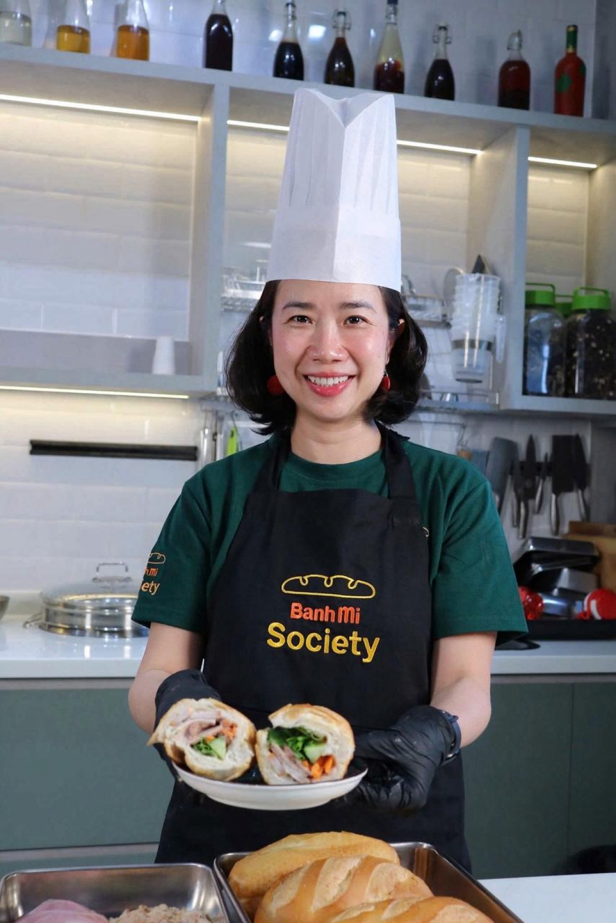 Ha Lam Tu Quynh makes several trips to Vietnam