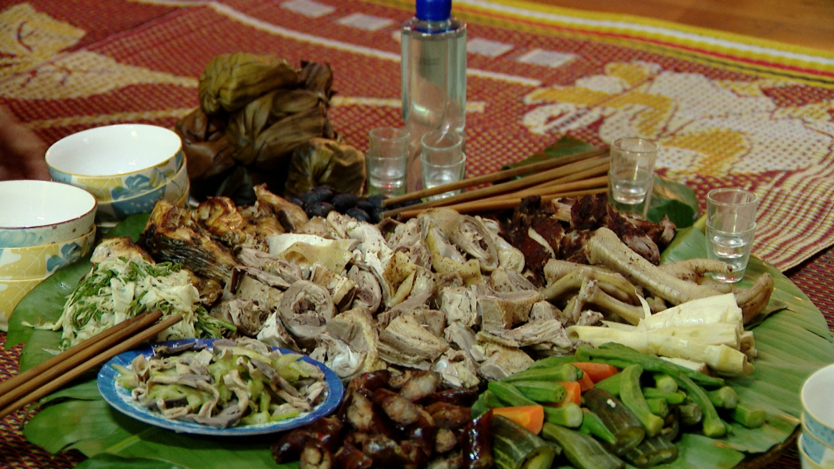Una bandeja con los platos tradicionales que se sirven durante el Año Nuevo Xip Xi de los Thai blancos. Foto: VOV