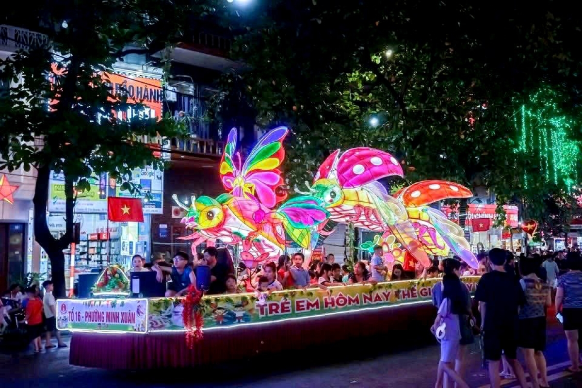 A lantern in the Thanh Tuyen Full-moon Festival parade (Photo: baovanhoa.vn)