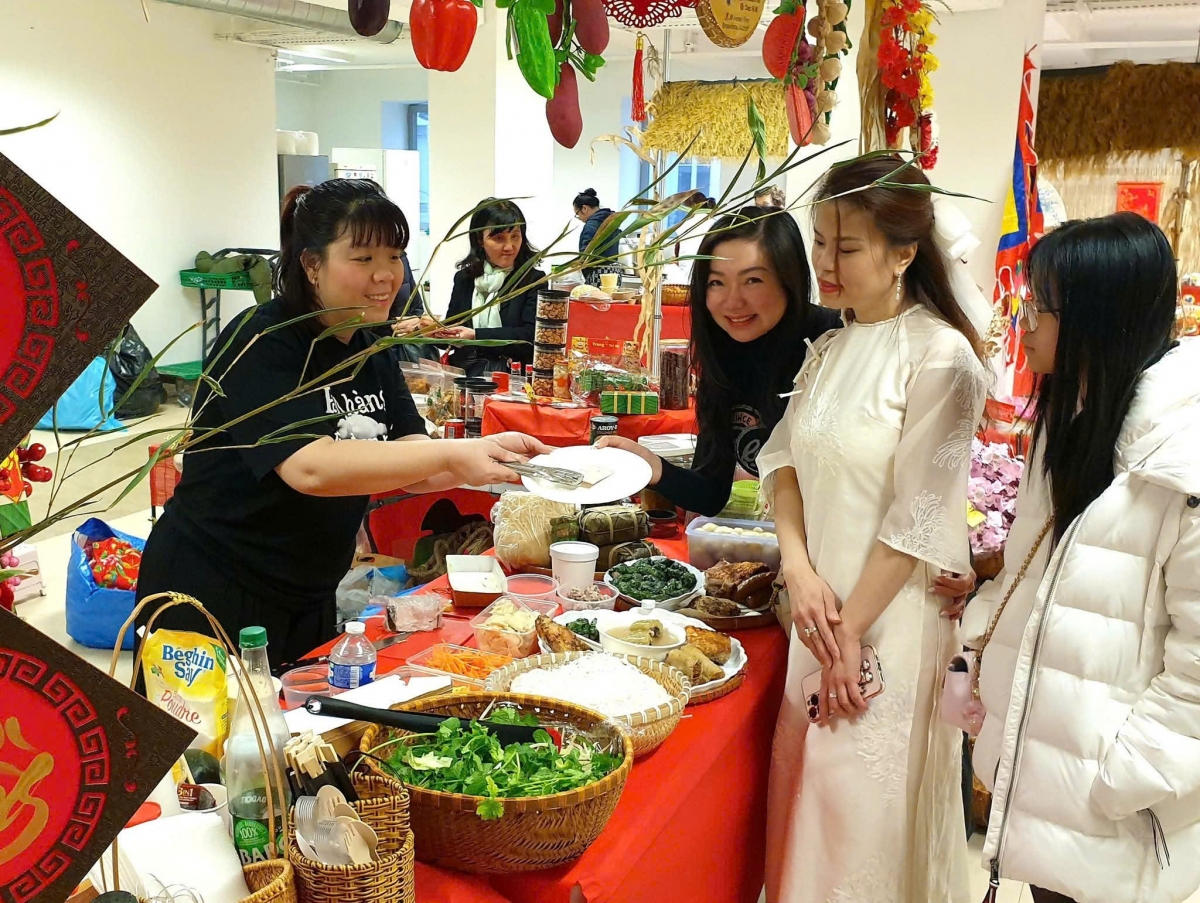 Tra Mi introduces Vietnamese cuisine in France (Photo courtesy of Vu Tra Mi)