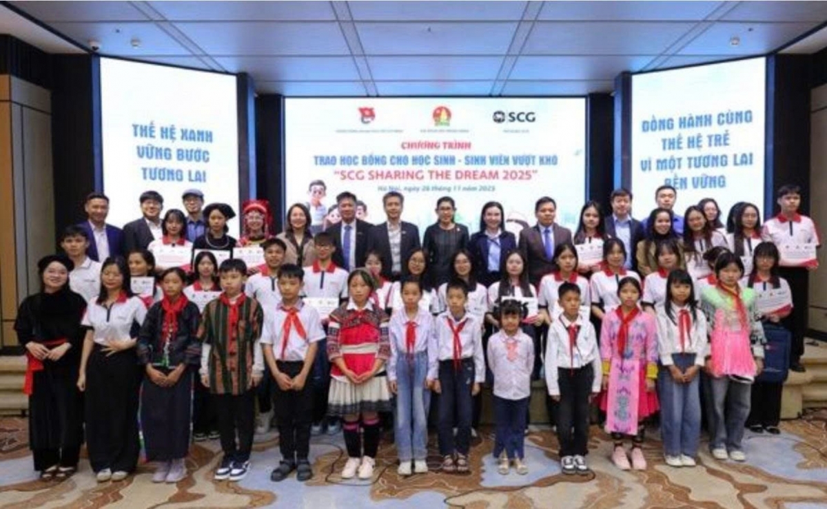 SCG memberikan beasiswa kepada para siswa yang dilanda kesulitan di Vietnam