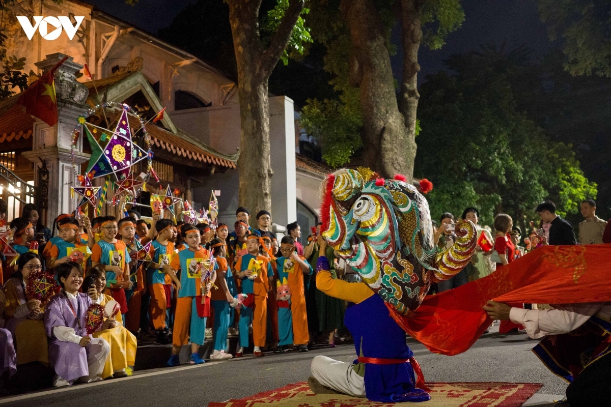 Dragon dance performance at the Heritage House, 87 Ma May street in Hanoi's Old Quarter (Photo: VOV)