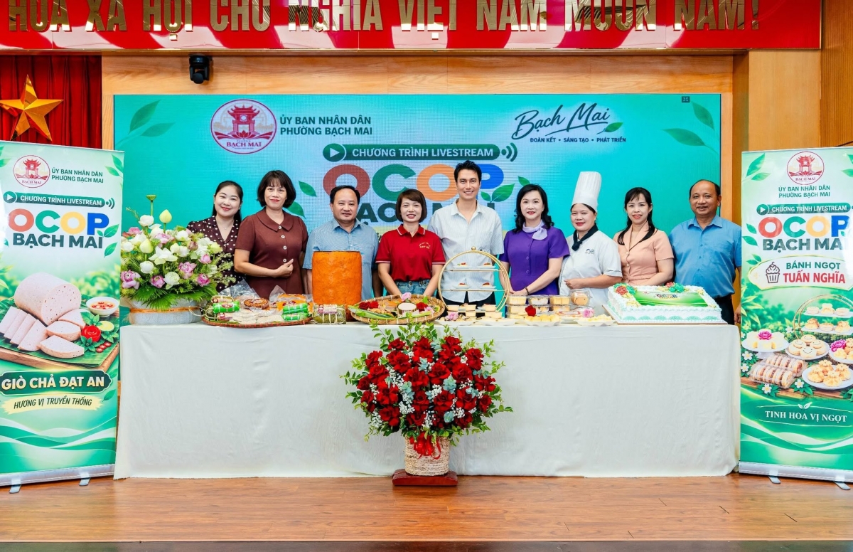Quang cảnh chương trình livestream OCOP Bạch Mai.