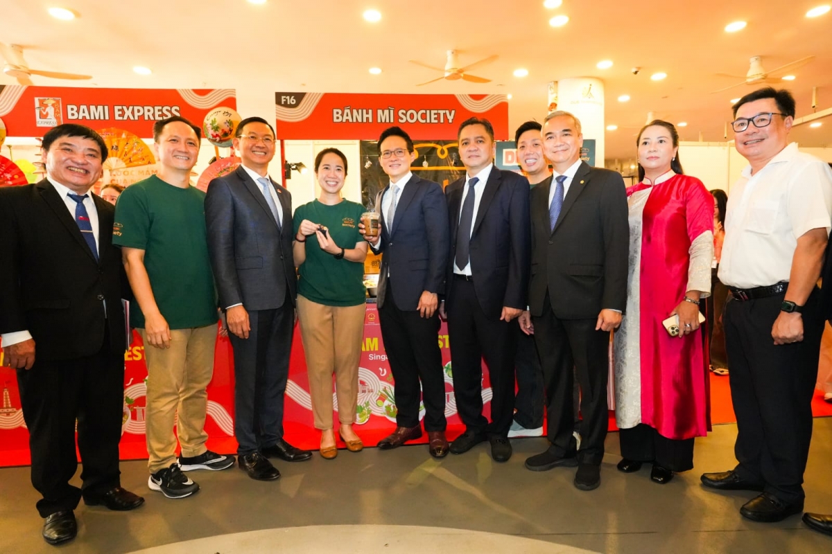 Founder Ha Lam Tu Quynh (centre) takes a photo with Singaporean Minister of State for Defence Desmond Choo and Vietnamese Ambassador to Singapore Tran Phuoc Anh at the Banh Mi Society booth during the 2025 Pho Festival in Singapore.