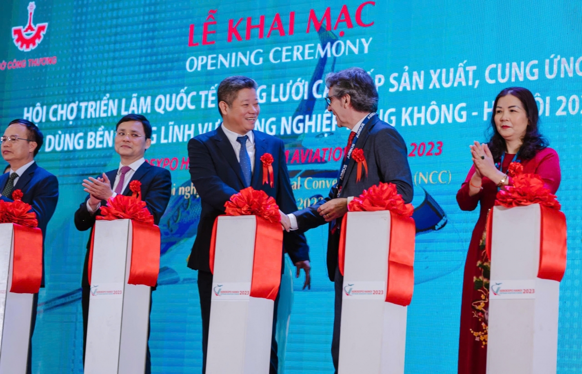 The opening ceremony of the Vietnam Aerospace Forum 2025 (Photo: Organizer)
