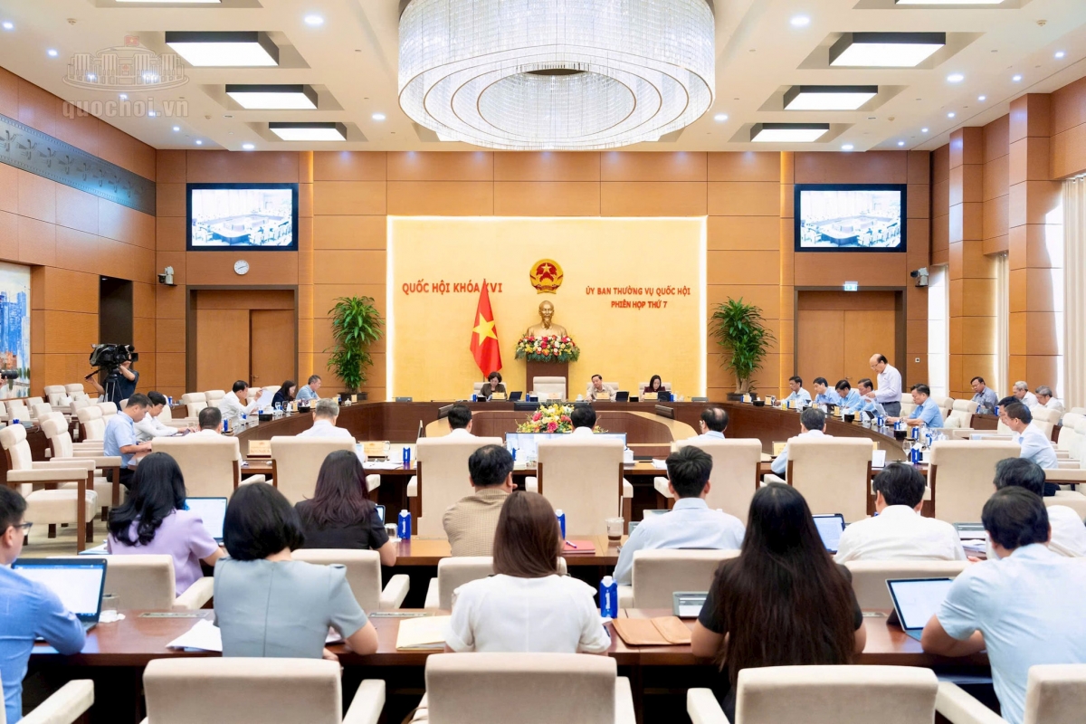 Ủy ban Thường vụ Quốc hội cho ý kiến về dự án Luật Nhà ở (sửa đổi) sáng ngày 2/10. Ảnh: quochoi.vn