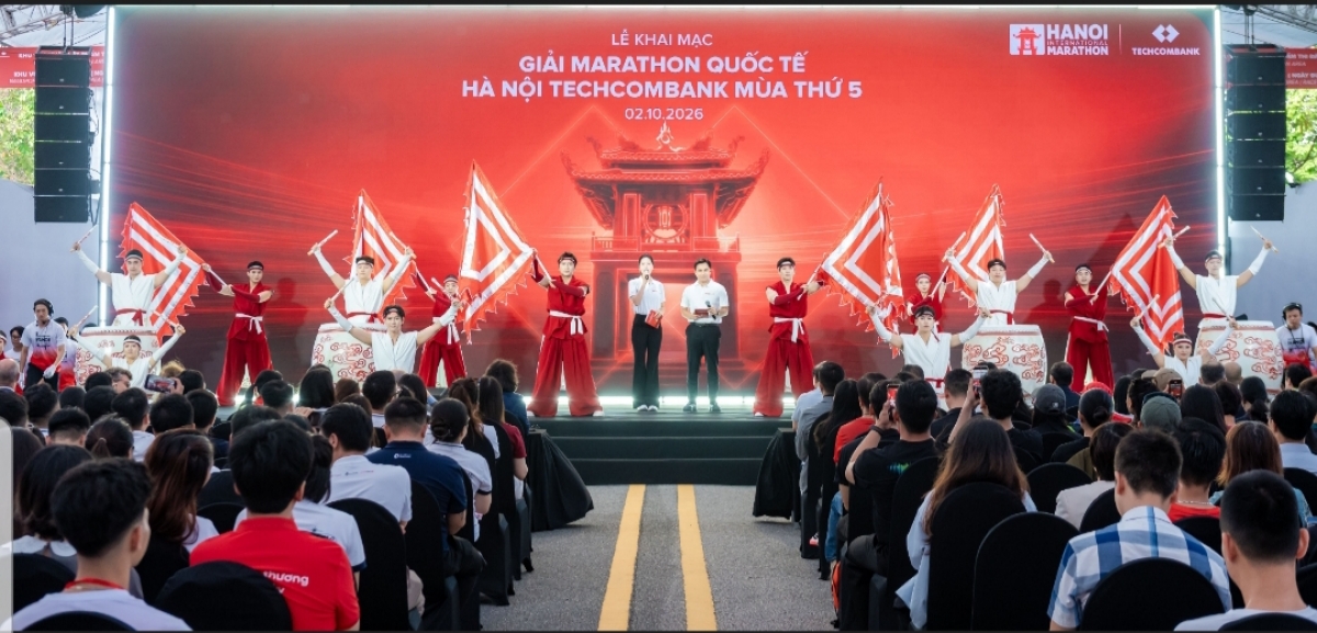 An art performance at the opening ceremony for the 5th Hanoi Techcombank International Marathon on October 2, 2026 (Photo: Techcombank)
