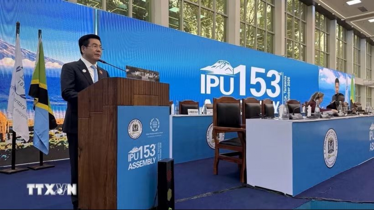 Vize-Parlamentspräsident Nguyen Hong Dien hält eine Rede auf der hochrangigen Generaldebatte der 153. Versammlung der Interparlamentarischen Union (IPU-153). (Foto: VNA)