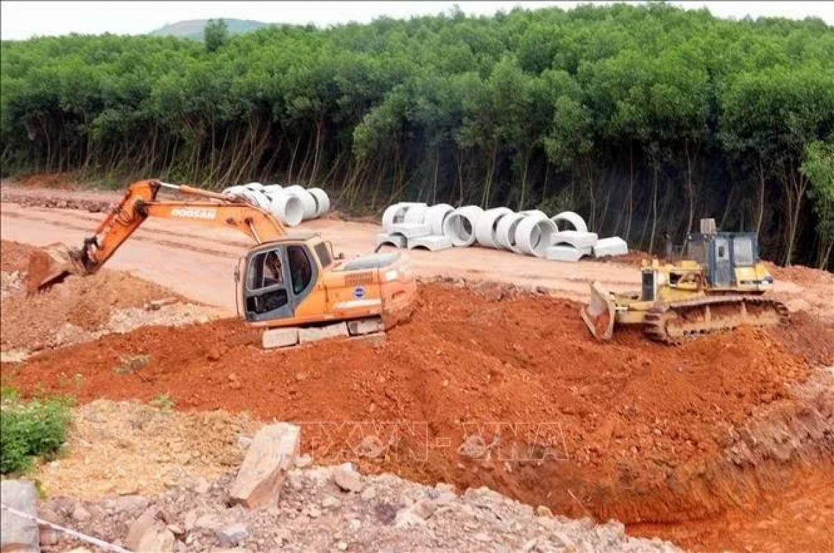 Construction site of a road project in Quang Ninh (Photo: VNA)