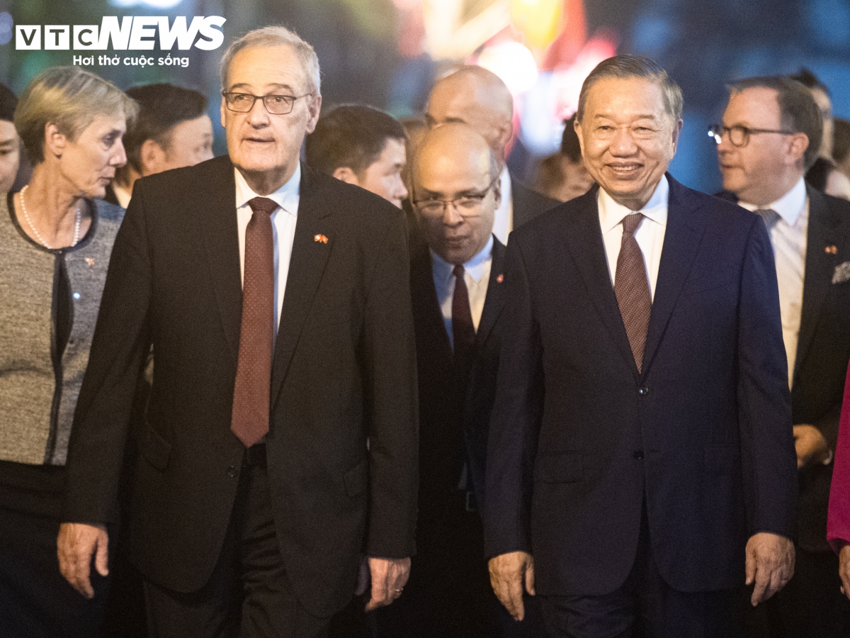 Chuyến thăm Việt Nam của Tổng thống Thụy Sĩ Guy Parmelin và Phu nhân Caroline Parmelin diễn ra trong hai ngày 17 và 18/10, theo lời mời của Tổng Bí thư, Chủ tịch nước Tô Lâm và Phu nhân Ngô Phương Ly. Đây là chuyến thăm Việt Nam đầu tiên của ông Guy Parmelin trên cương vị Tổng thống Thụy Sĩ. Trước đó vào năm 2019, trên cương vị Bộ trưởng Bộ Kinh tế, Giáo dục và Nghiên cứu, ông Guy Parmelin đã dẫn đầu một phái đoàn đến thăm, làm việc tại Việt Nam. Gần đây nhất, trong chuyến công tác Mỹ vào tháng 9/2026, Tổng Bí thư, Chủ tịch nước Tô Lâm đã gặp Tổng thống Thụy Sĩ Guy Parmelin.