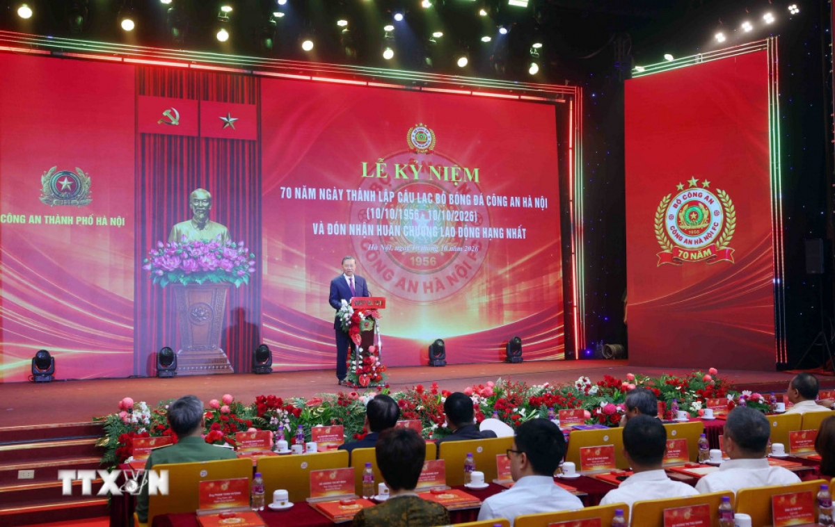 Tổng Bí thư, Chủ tịch nước Tô Lâm phát biểu chúc mừng Câu lạc bộ bóng đá Công an Hà Nội - Ảnh: TTXVN