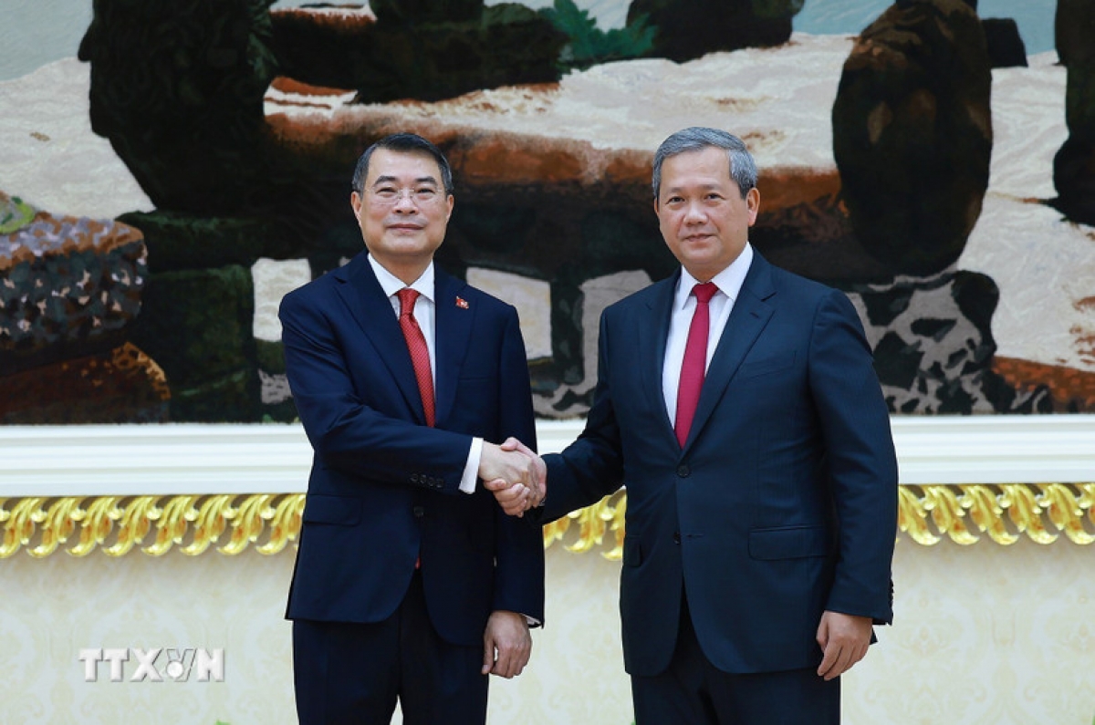 Thủ tướng Hun Manet đón Thủ tướng Lê Minh Hưng thăm chính thức Vương quốc Campuchia. Ảnh: Dương Giang/TTXVN