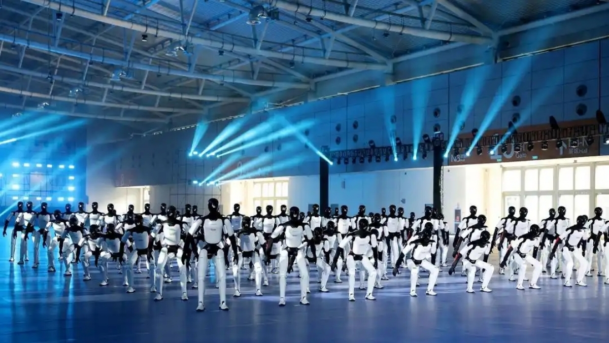 110 humanoid robots set Guinness world record for synchronized dancing in China (Photo:  Dazhong News)