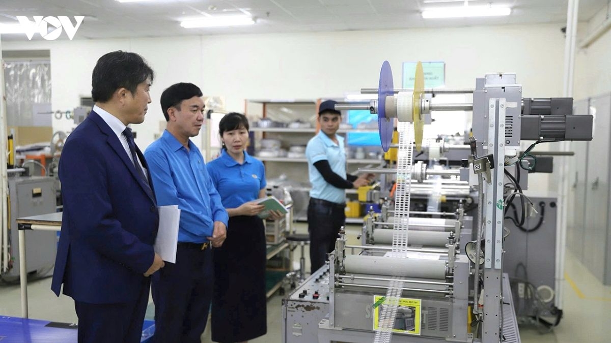 Hai Phong city authorities work closely with FDI enterprises to promptly address challenges and support their investment and business in the city. (Photo: VOV)