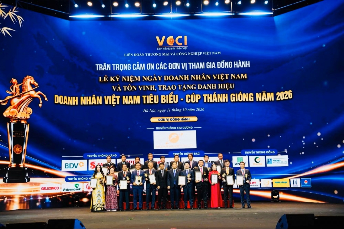 La ceremonia de entrega del premio "Empresario Vietnamita Destacado - Copa Thanh Giong 2026" en 2026. Foto: VNA