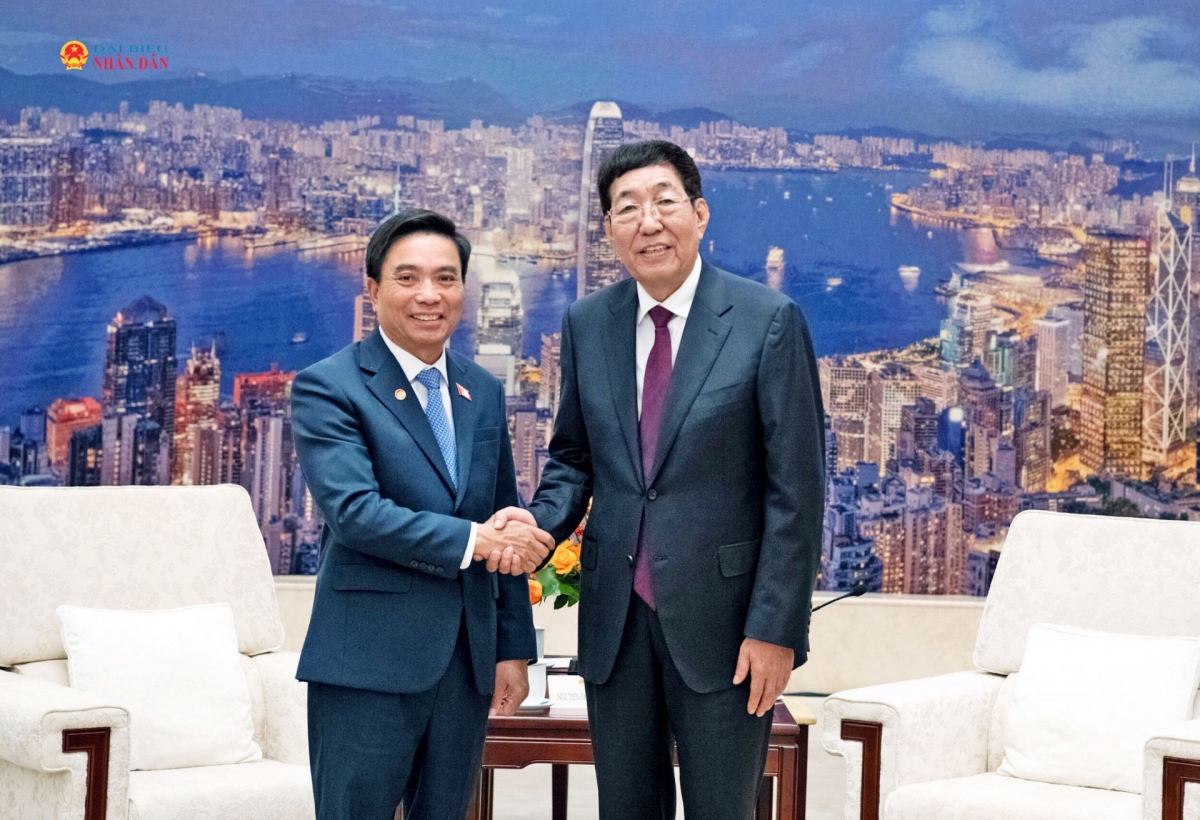 Phó Chủ tịch Quốc hội Nguyễn Doãn Anh và Chủ tịch Nhóm Nghị sĩ hữu nghị Trung - Việt, Chủ nhiệm Ủy ban Công tác Dân tộc Nhân đại toàn quốc Trung Quốc, Ba Âm Triều Lỗ. Ảnh: daibieunhandan.vn