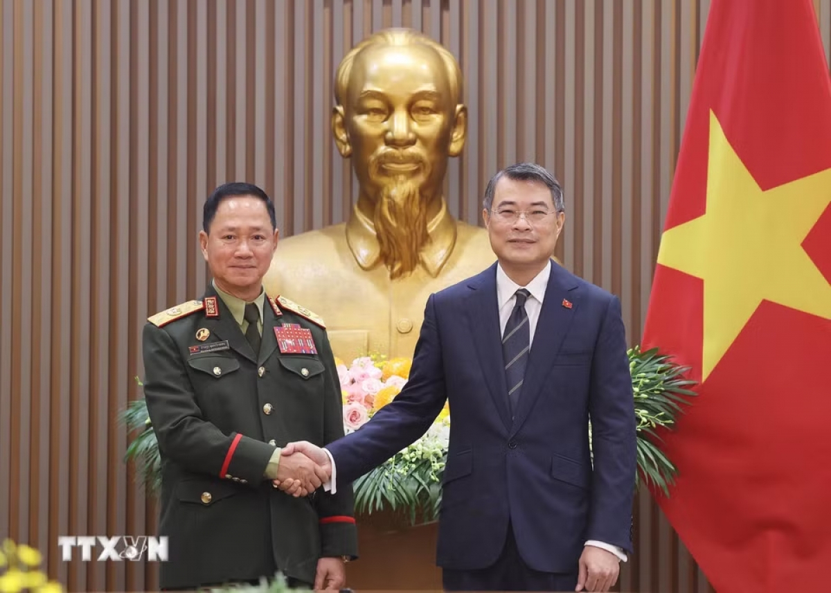  Thủ tướng Lê Minh Hưng tiếp Đại tướng Khamlieng Outhakaisone, Phó Thủ tướng, Bộ trưởng Bộ Quốc phòng Lào. Ảnh: Lâm Khánh/TTXVN