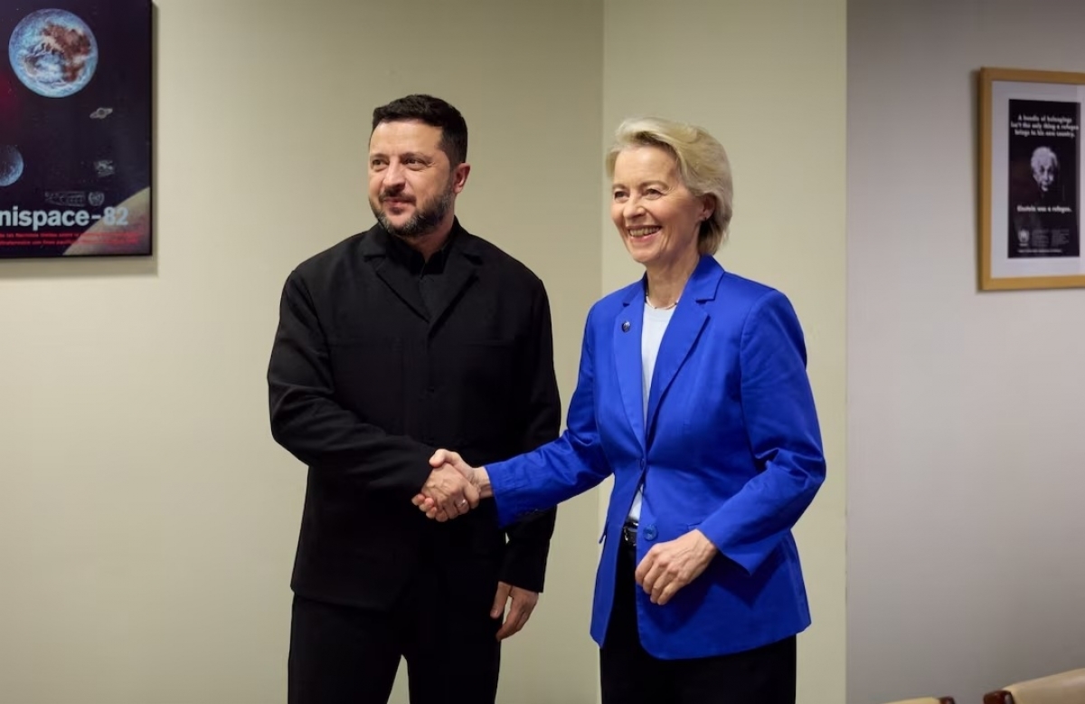 El presidente ucraniano, Volodímir Zelenski (izquierda), junto a la presidenta de la Comisión Europea, Ursula von der Leyen. Foto: Reuters