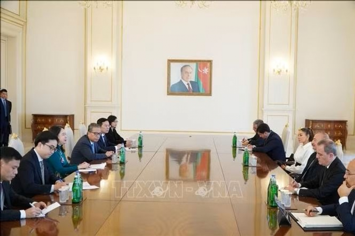 Вице-президент Вьетнама Во Тхи Ань Суан проводит переговоры с президентом Азербайджанской Республики Ильхамом Алиевым и первым вице-президентом Мехрибан Алиевой. Фото: Вьетнамское информационное агентство (ВИА).