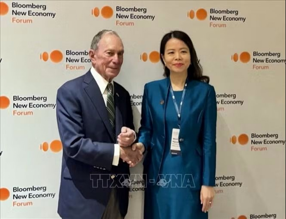 越南外交部副部长阮明姮会见了彭博社创始人迈克尔·布隆伯格