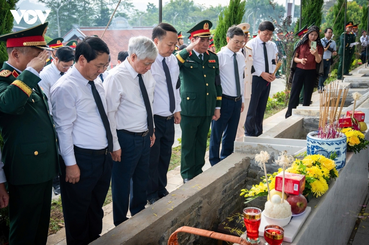 Following the memorial service, the remains of 93 fallen soldiers are laid to rest at Vi Xuyen National Martyrs’ Cemetery.