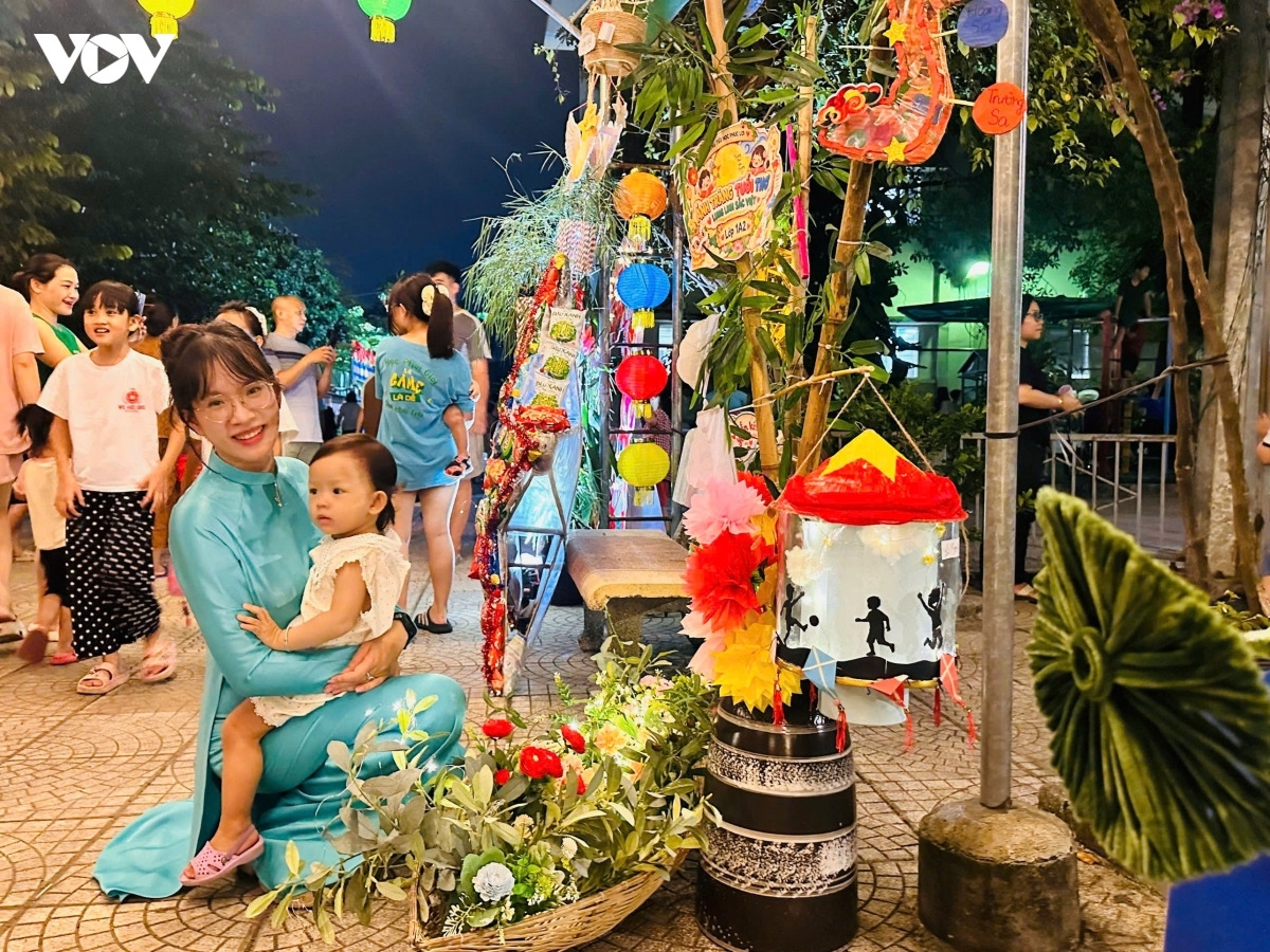 2026年の中秋節、子どもたちの顔に広がる喜び（写真：Phạm Thị Bích Ngọc/VOV1）