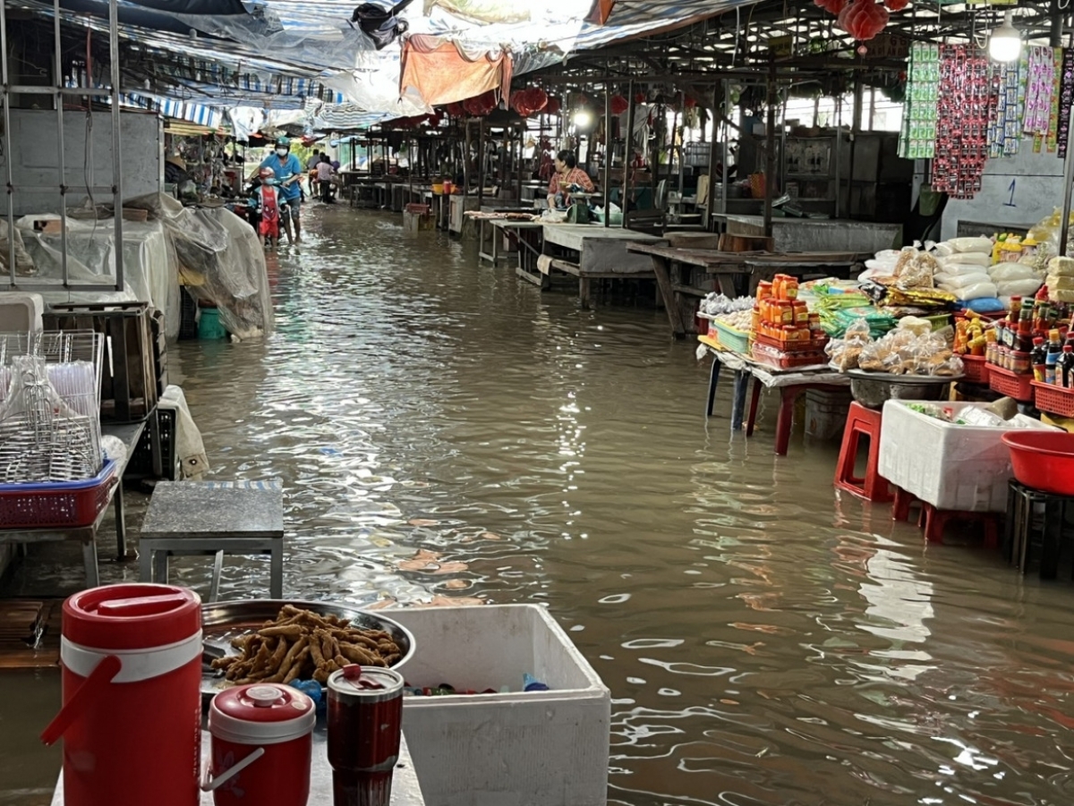 高潮の影響で、南部ドンタップの多くの市場が深く冠水（写真：Chu Trinh/VOV-ĐBSCL）