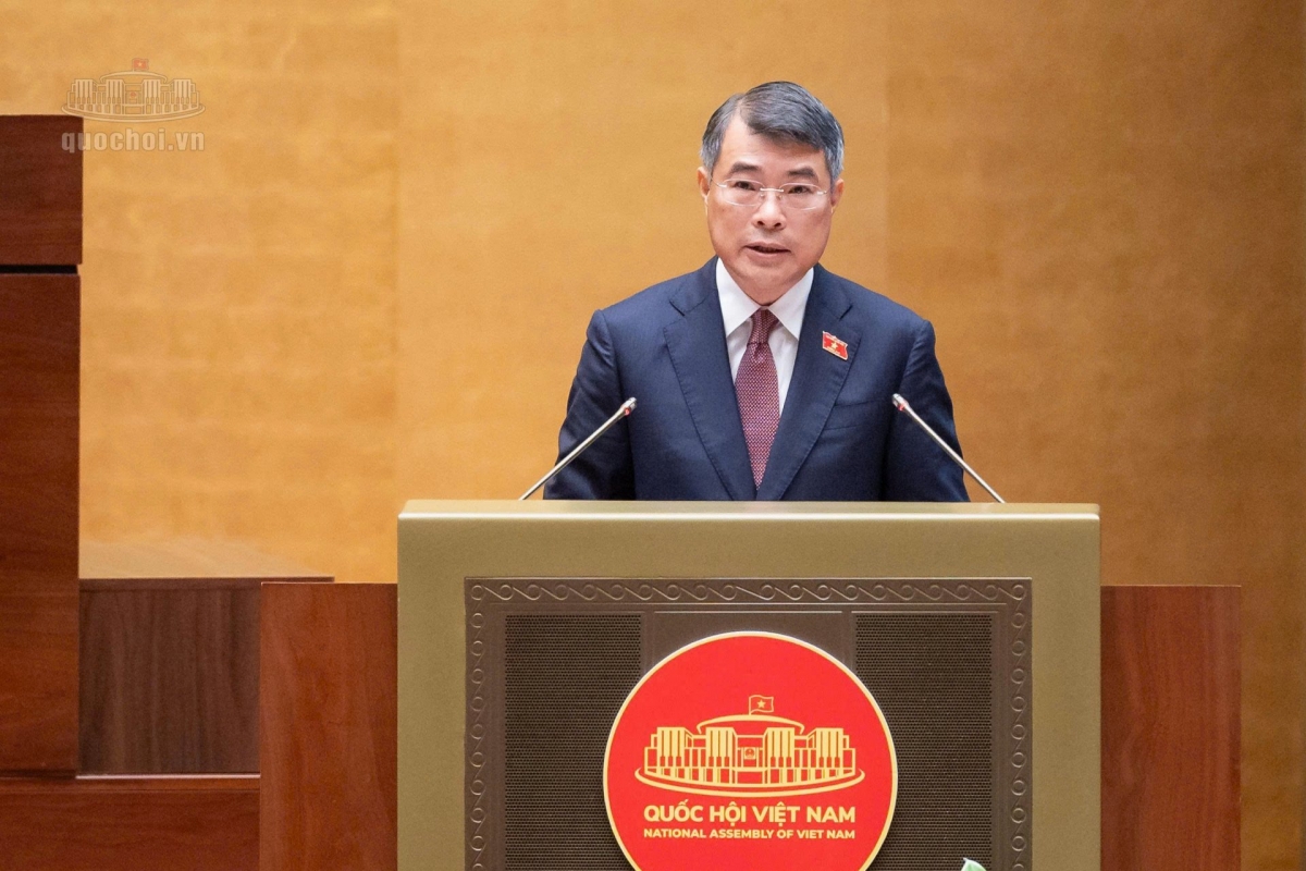 Prime Minister Le Minh Hung presents the report on the implementation results of the socio-economic development plan for 2026, and the proposed socio-economic development plan for 2027. (Photo: quochoi.vn)