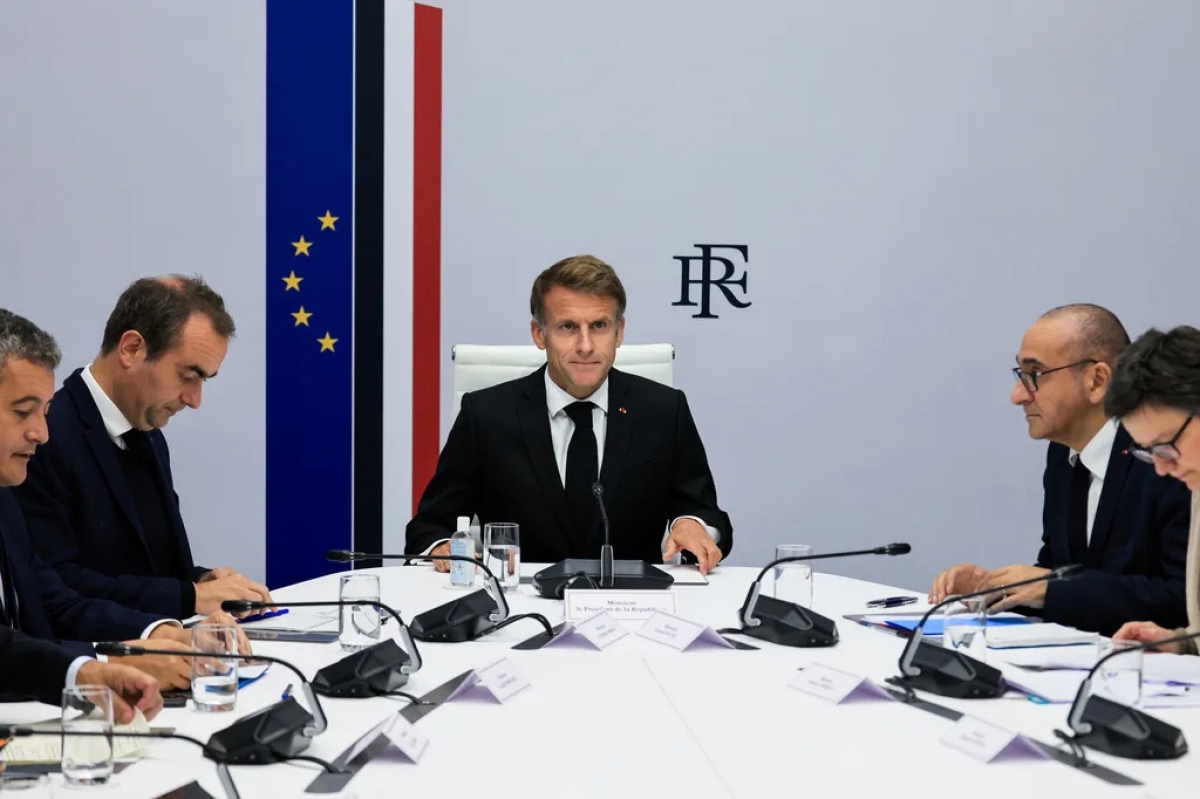 Le président français Emmanuel Macron préside une réunion interministérielle au Palais de l'Élysée, à Paris, le 18 octobre 2026. Photo: AP