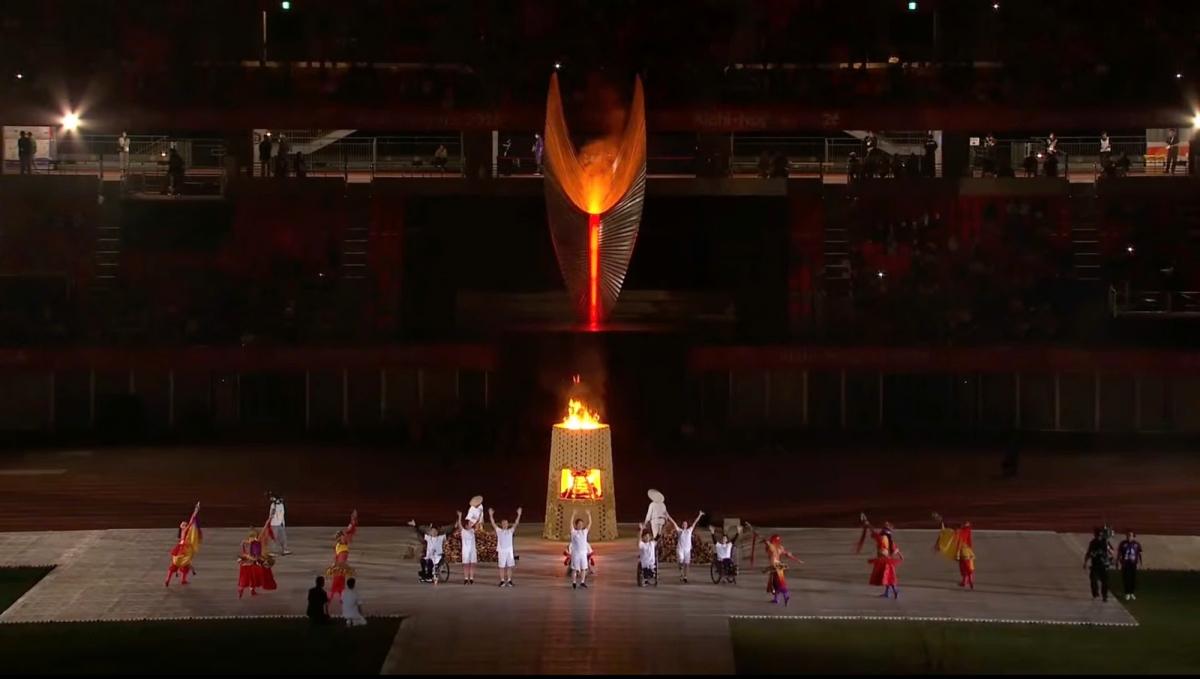 La flamme paralympique est allumée lors de la cérémonie d’ouverture.<br>
Photo: Comité d’organisation