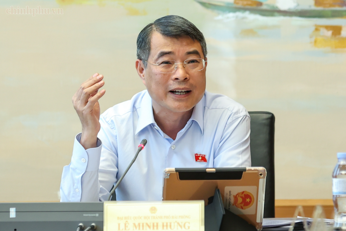 Le Premier ministre Lê Minh Hung s'exprime lors du débat.<br>
Photo: chinhphu.vn/Nhât Bac