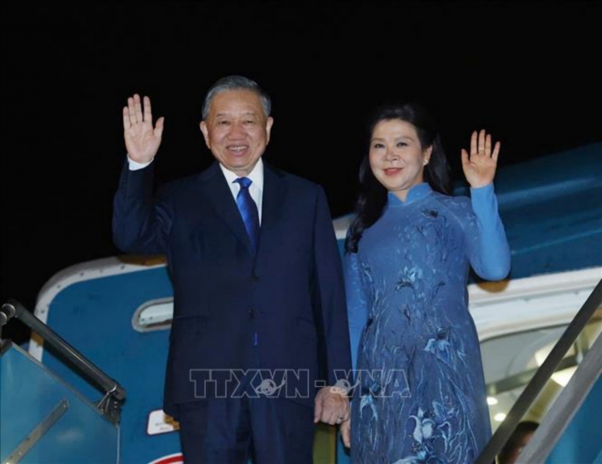 General Secretary and President To Lam and his spouse leave Hanoi on October 19 for visits to Denmark, the EU, and Belgium. (Photo: VNA)