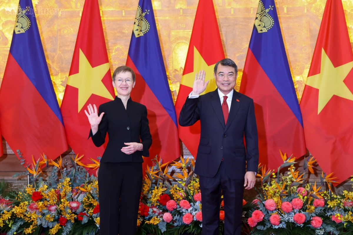 La Première ministre du Liechtenstein, Brigitte Haas et son homologue vietnamien, Lê Minh Hung. Photo: chinhphu.vn/Nhât Bac​​​​​