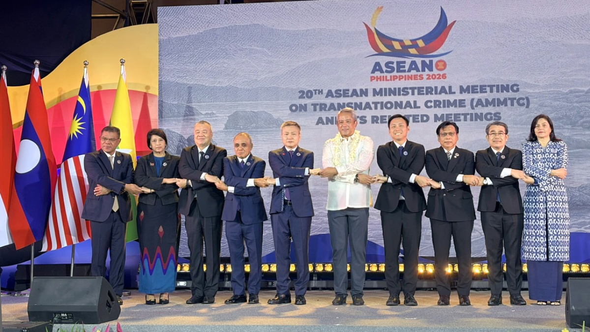 Letnan Jenderal Nguyen Ngoc Lam, wakil Menteri Keamanan Publik dan para Kepala delegasi peserta berfoto bersama (Foto: bocongan.gov.vn)