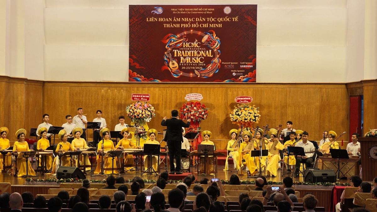 Ouverture en musique avec Giao mùa de Bùi Thiên Hoàng Quân, joué par le Conservatoire de Hô Chi Minh-ville. Photo: TTXVN