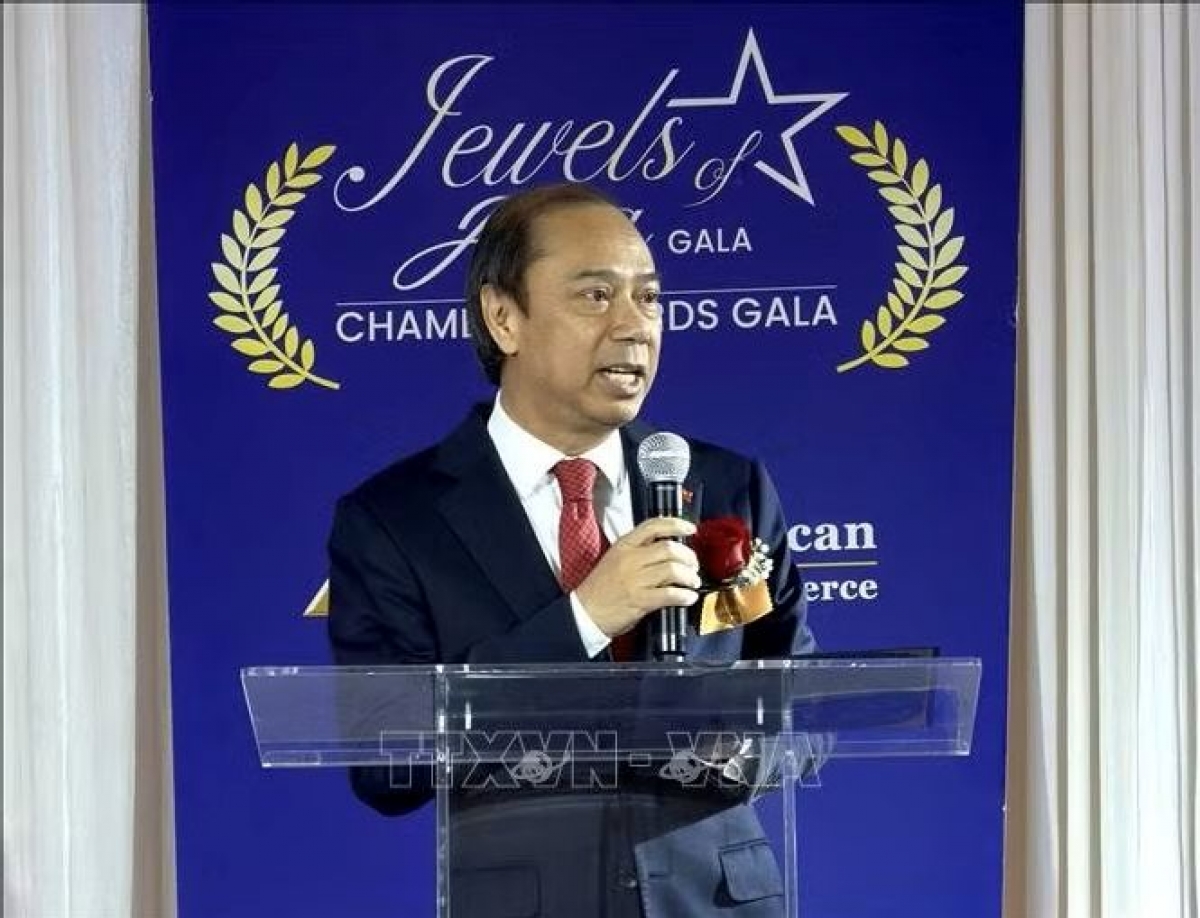 Vietnamese Ambassador to the US Nguyen Quoc Dung speaks at the 17th Asian American Business Summit, October 22, 2026. (Photo: VNA)