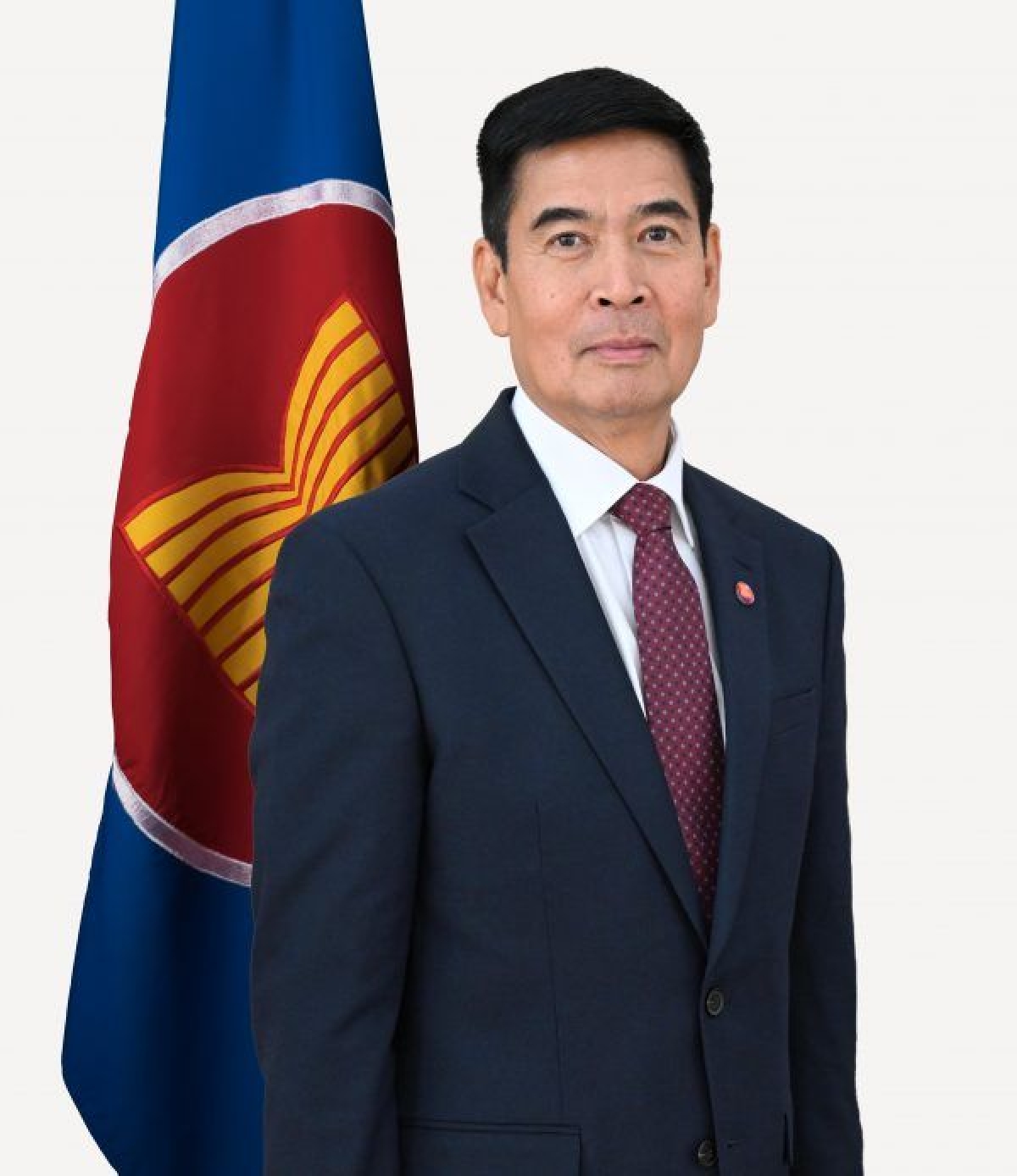 Ông: H.E. San Lwin