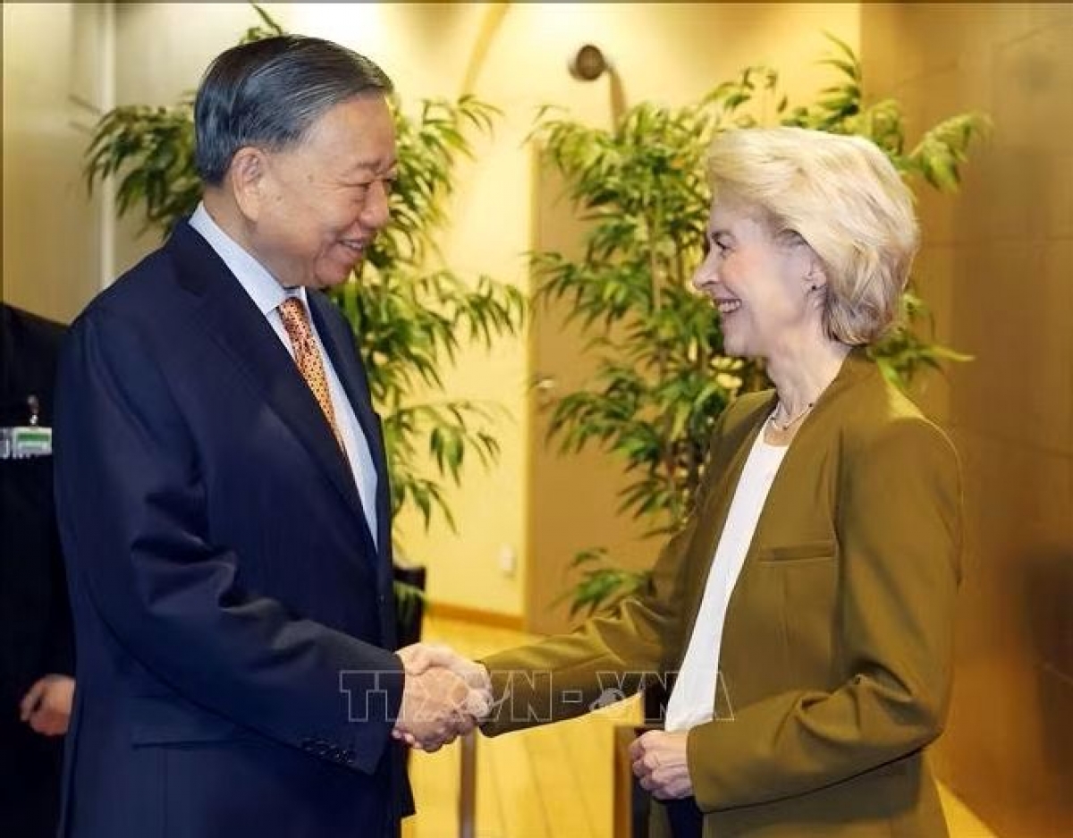 トー・ラム書記長・国家主席が、EU＝欧州連合のウルズラ・フォン・デア・ライエン欧州委員会委員長と会談（写真：Thống Nhất/TTXVN）