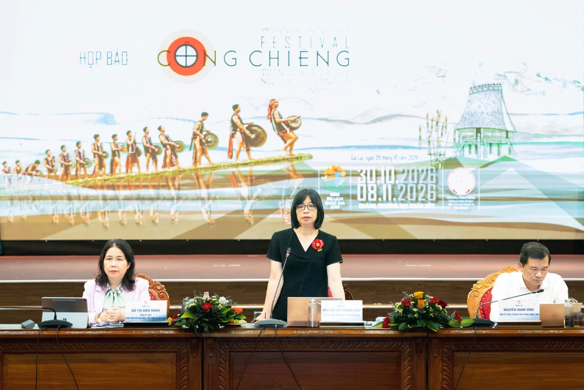 Nguyen Thi Thanh Lich, Vice Chairwoman of the Provincial People’s Committee and Head of the Festival Organizing Committee, presides over a press conference to inform the media of the festival. (Photo: VNA)