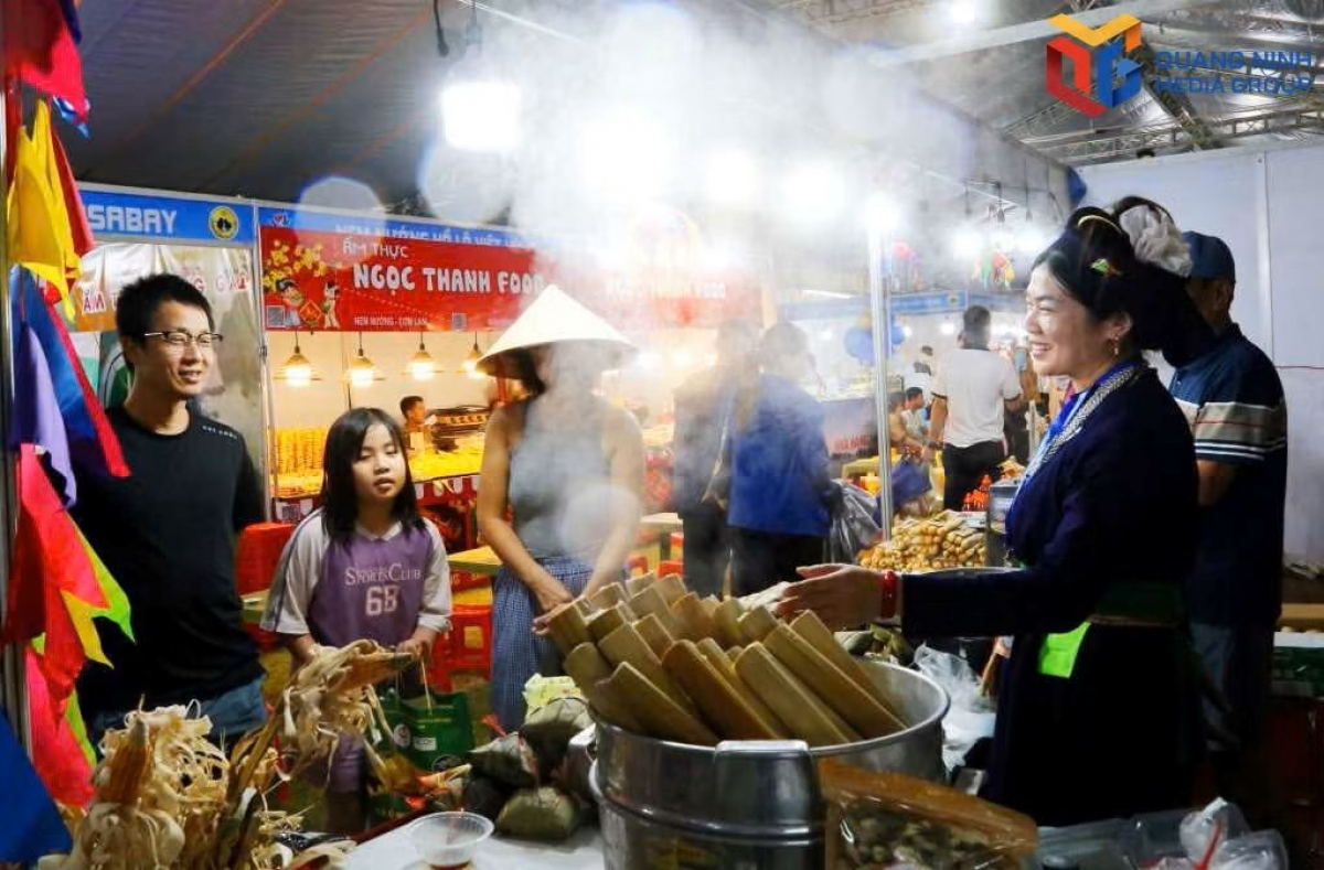 Les visiteurs pourront découvrir et déguster de nombreuses spécialités locales lors du festival gastronomique de cette année. Photo: Journal Quang Ninh