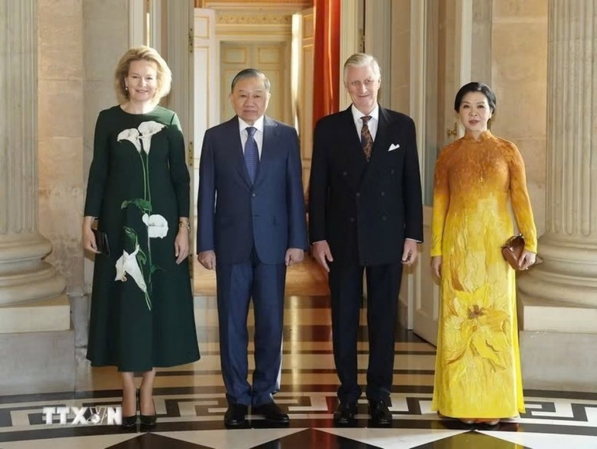 To Lam y su esposa, Ngo Phuong Ly, con el rey Felipe y la reina Matilde de Bélgica. Foto: VNA